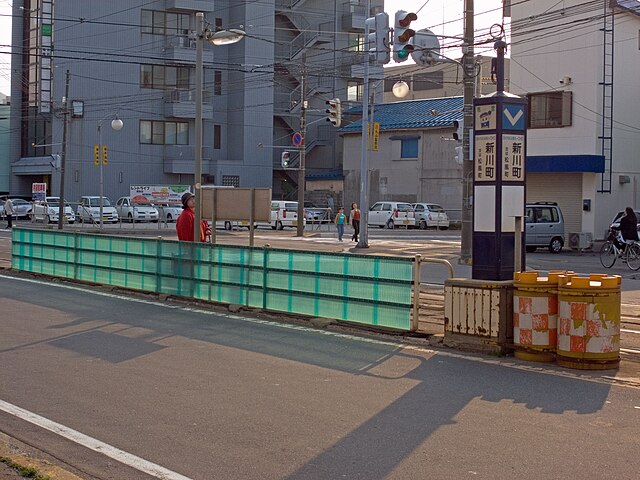 640px-Hakodate_Tram_Shinkawacho_Station.jpg