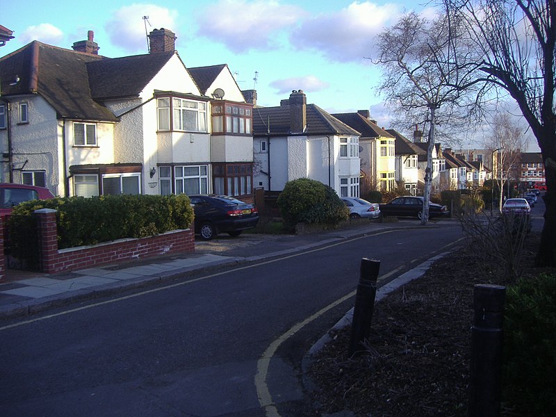 File:Hawthorne Avenue - geograph.org.uk - 1704213.jpg