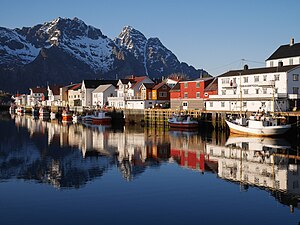 Норвегия имеет. Henningsvær Норвегия. Хеннингсвер (Henningsvær), Норвегия. Гростенсхольм Норвегия. Копервик Норвегия.