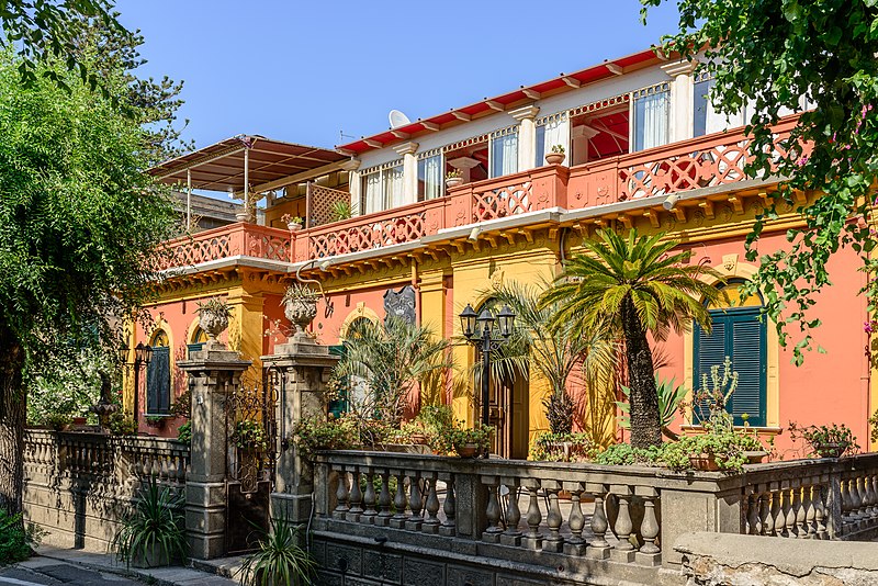 File:House in Tropea - Calabria - Italy - July 25th 2013 - 01.jpg