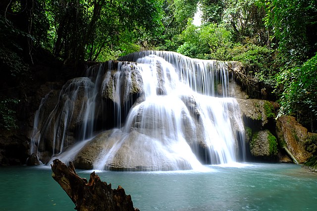 640px-Huaymaekamin_Waterfall_at_Khuean_Srinagarindra_National_Park.jpg (640×427)