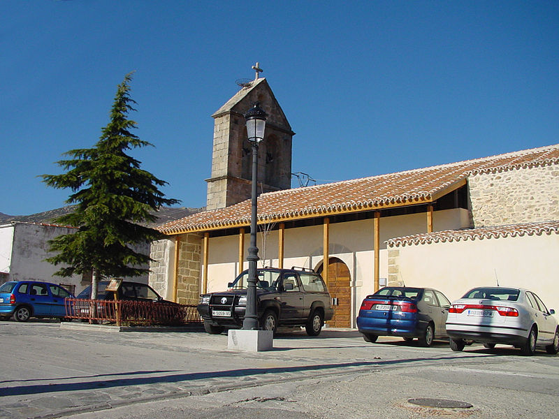 File:Iglesia de San Bartolomé en Navalafuente.jpg