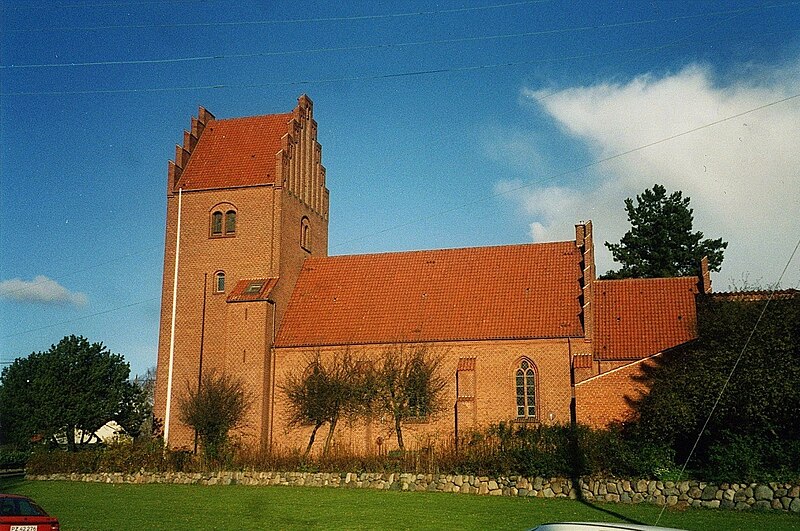 File:Jægersborg Kirke 2007.jpg