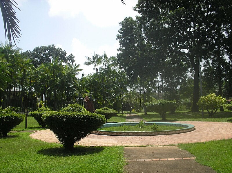 File:Jardinbotanique.JPG