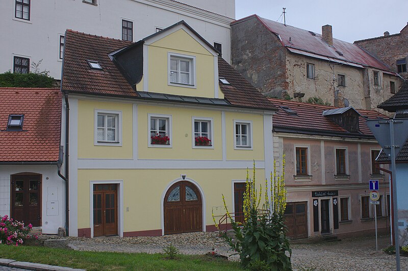 File:Jindřichův Hradec, dům v ulici Pod Hradem.jpg