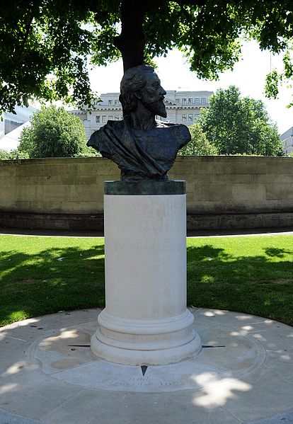File:John Donne bust, St. Paul's, London.JPG