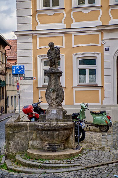 File:Judenstraße, Brunnen vor Nr. 16 Bamberg 20200801 071.jpg