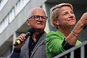 Deutsch: Kristina Sprenger und Andy Marek als Moderatoren beim Landhausfest 2022 in St. Pölten anlässlich 100 Jahre Niederösterreich