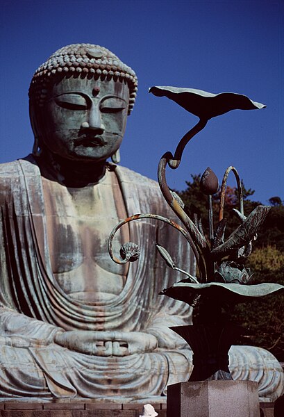 File:Kamakura, Daibutsu, the great Buddha 4.jpg