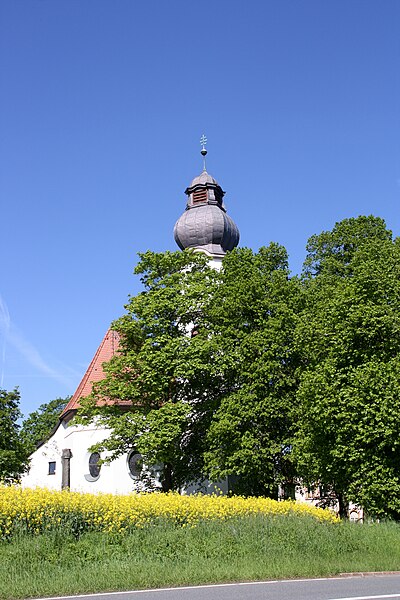 File:Kath Kirche Schönwald Ortseingang.JPG