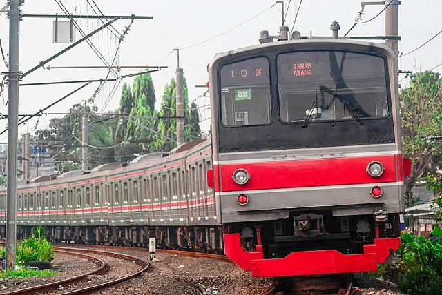 Kereta Rel Listrik Commuter Line seri JR 205.