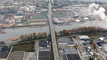 Knight Street Bridge, northward. Richmond in foreground Knight Street Bridge and Fraser River, Richmond - panoramio.jpg