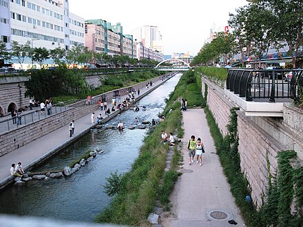 After: Cheonggyecheon creek fully restored
