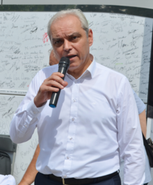 Kosta Janevski during a speech.png
