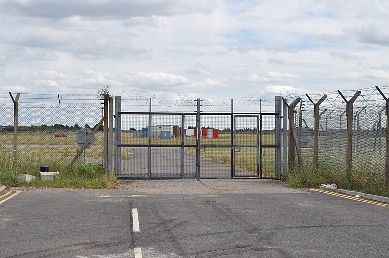 File:Looking in to Robin Hood Airport - geograph.org.uk - 1948876.jpg