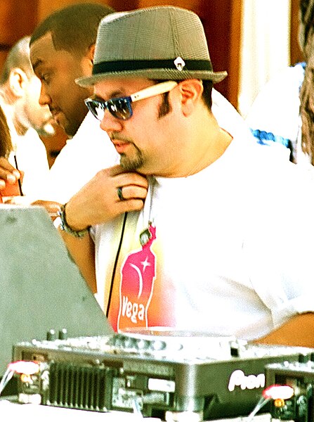 File:Louie Vega at Miami Winter Music Conference 2009 Fontainebleau Resort Hotel.jpg