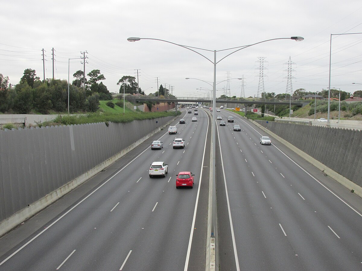 1200px M80 Ring Road W from Sydney Rd