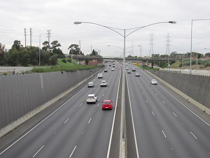 800px M80 Ring Road W from Sydney Rd