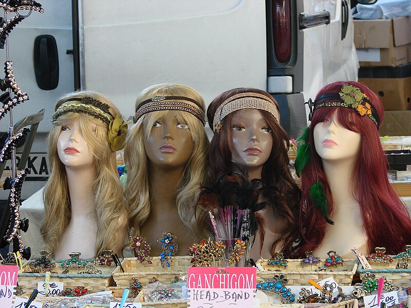 File:Mannequins Béziers 04.jpg