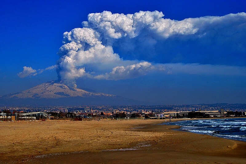 File:March 4, 2012 Etna Eruption with the city of Catania in the foreground.jpg