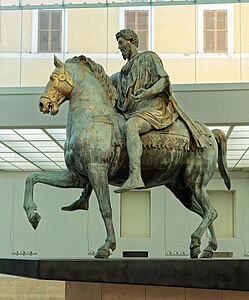 『マルクス・アウレリウス騎馬像（英語版）』 (紀元前175年ごろ設置)、カピトリーノ美術館、ローマ
