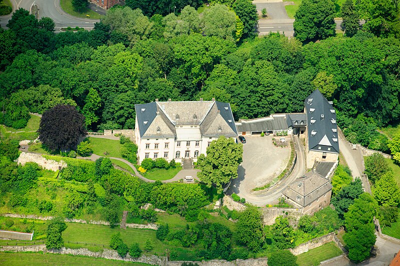 File:Marsberg-Canstein Schloss Canstein Sauerland-Ost 101.jpg