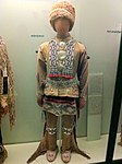 תלבושת של יליד מנומיני, במוזיאון פילד להיסטוריה של הטבע, שיקגו.