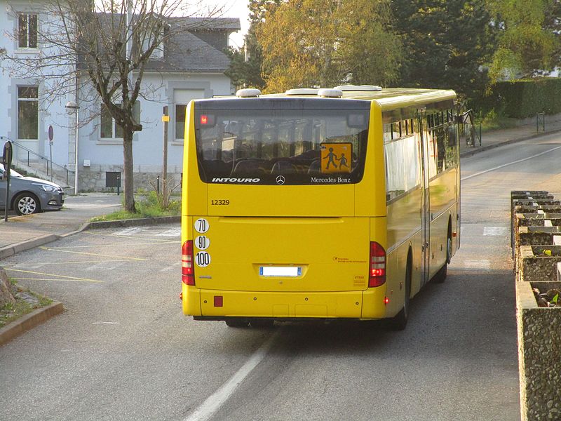 File:Mercedes-Benz Intouro n°12329 - Transdev Rhône-Alpes Interurbain (Église Barberaz, Barberaz).jpg