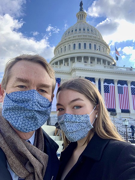 File:Michael Bennet and his daughter at the Joe Biden 2021 presidential inauguration.jpg