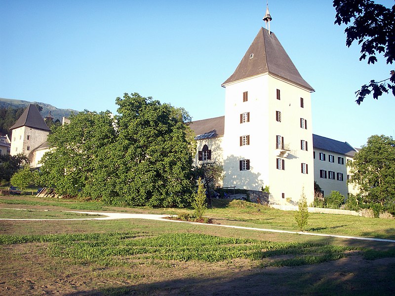 File:Millstatt Stift Westseite 2006.JPG