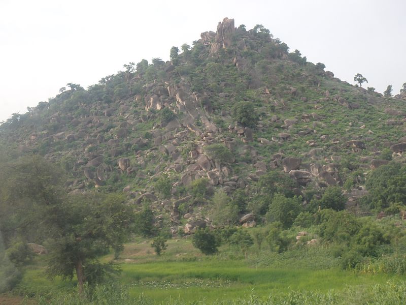 File:Mont Mandara 01.jpg