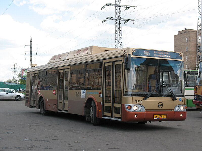 File:Moscow bus 11299 2007-05 1179153114 Bus terminus Metro Vodnyi Stadion LiAZ-5292.JPG