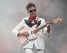 Alexis Lumière (qui accompagne le groupe régulièrement à la guitare)