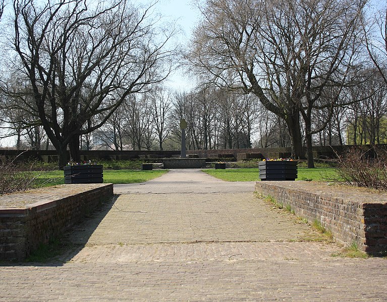 File:Naarden, streets and building, 2012 (31).JPG