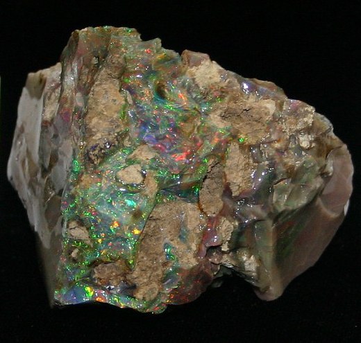 Opaal is een voorbeeld van een amorf mineraal
