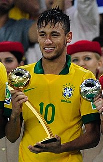 Neymar recevant le Golden Ball, en août 2013.