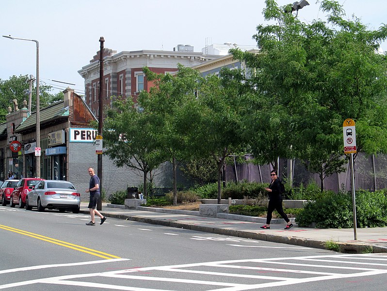 File:Northbound bus stop at Carolina Avenue, July 2016.JPG