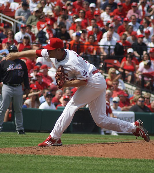 Walters pitching for the St. Louis Cardinals in 2009