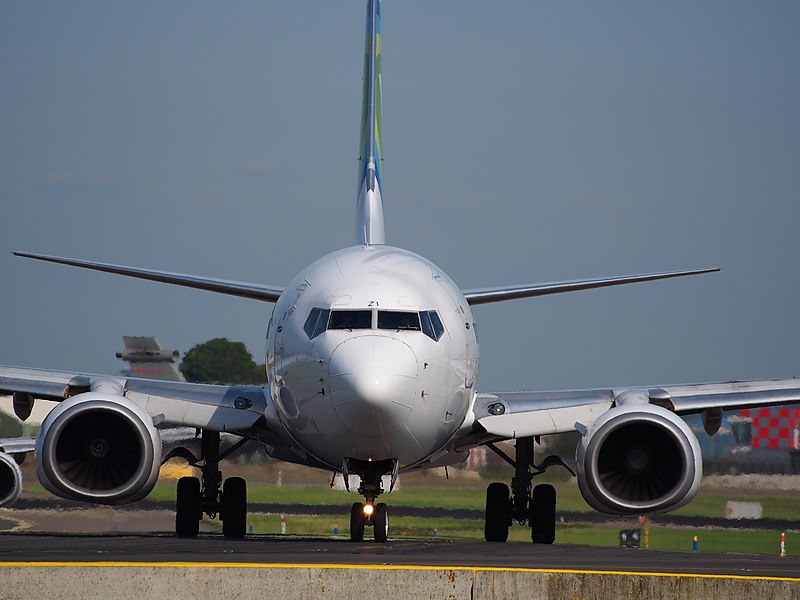 File:PH-HZI Transavia Boeing 737-8K2(WL) taxiing at Schiphol (AMS - EHAM), The Netherlands, 17may2014, pic-1.JPG