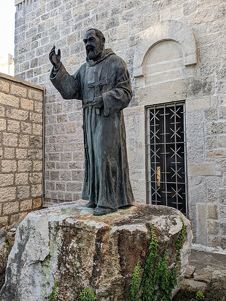 File:Padre Pio - Giovinazzo.jpg