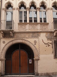 Palatul Squarzi-3.jpg