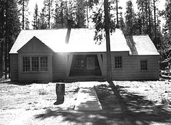 Paulina Lake Guard Station 1984.jpg