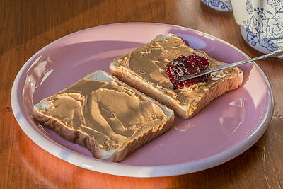 Sandwich preparation, where each slice of bread is protected by a layer of peanut butter