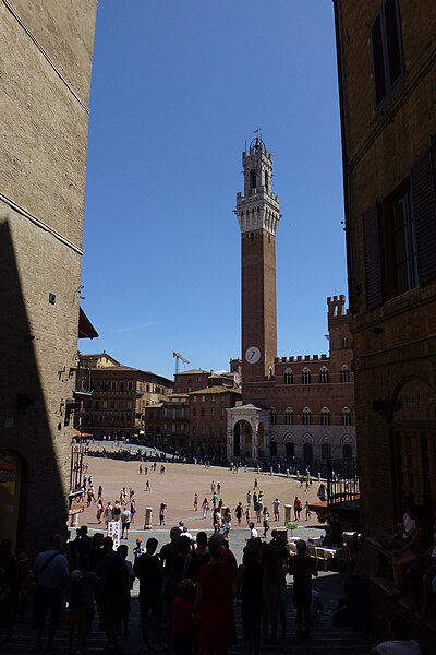 File:Piazza del Campo 2015 (5).JPG