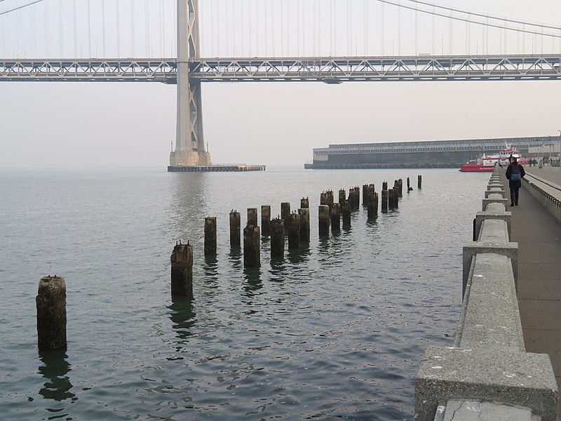 File:Pier 18 remains, November 2018.JPG