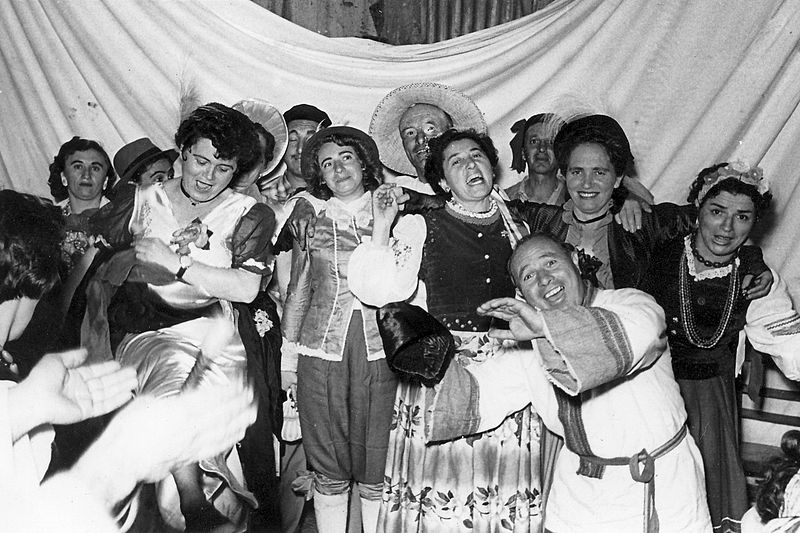 File:PikiWiki Israel 11437 Gan-Shmuel - Purim Party 1956.jpg