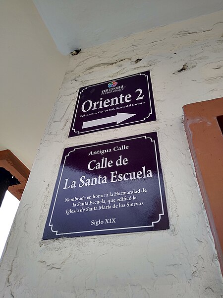 File:Placas con nombre actual y antiguo de las calles en Orizaba 11.jpg