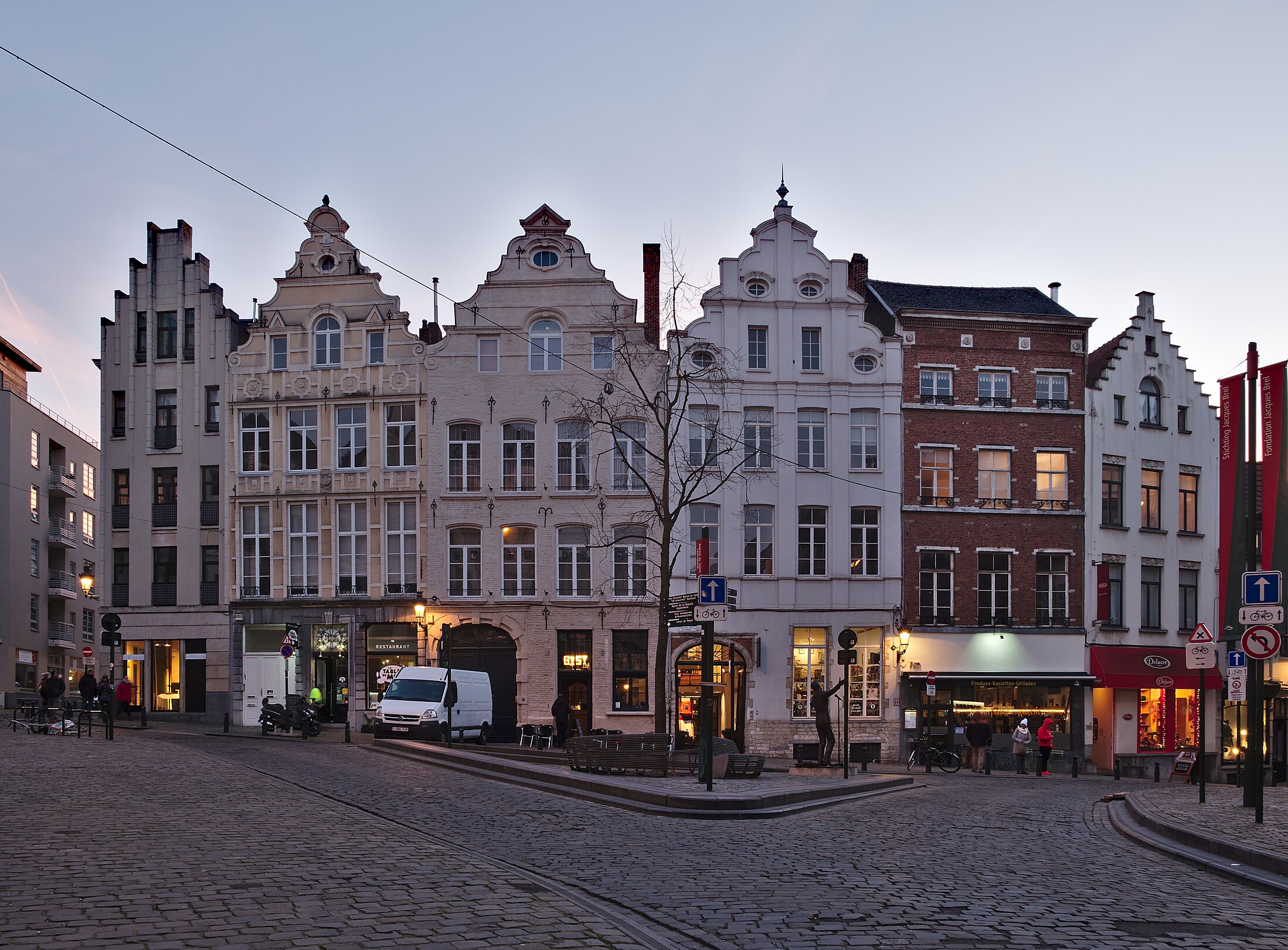 fr:Place de la Vieille Halle aux Blés