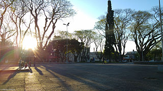Plaza 19 de Abril.jpg