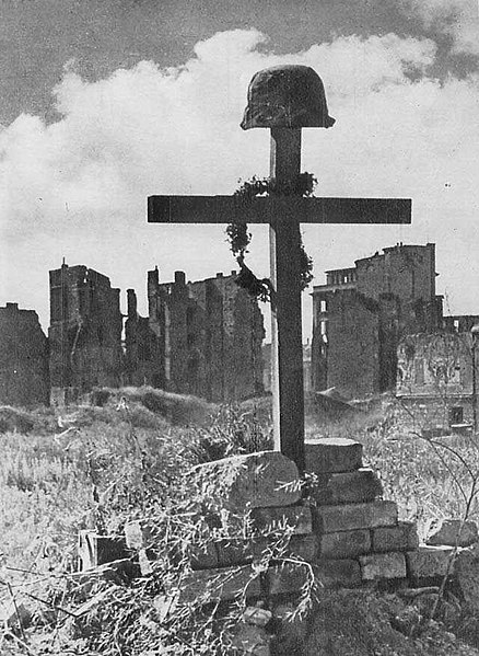 File:Polish Soldier's Grave Warsaw 1945.jpg